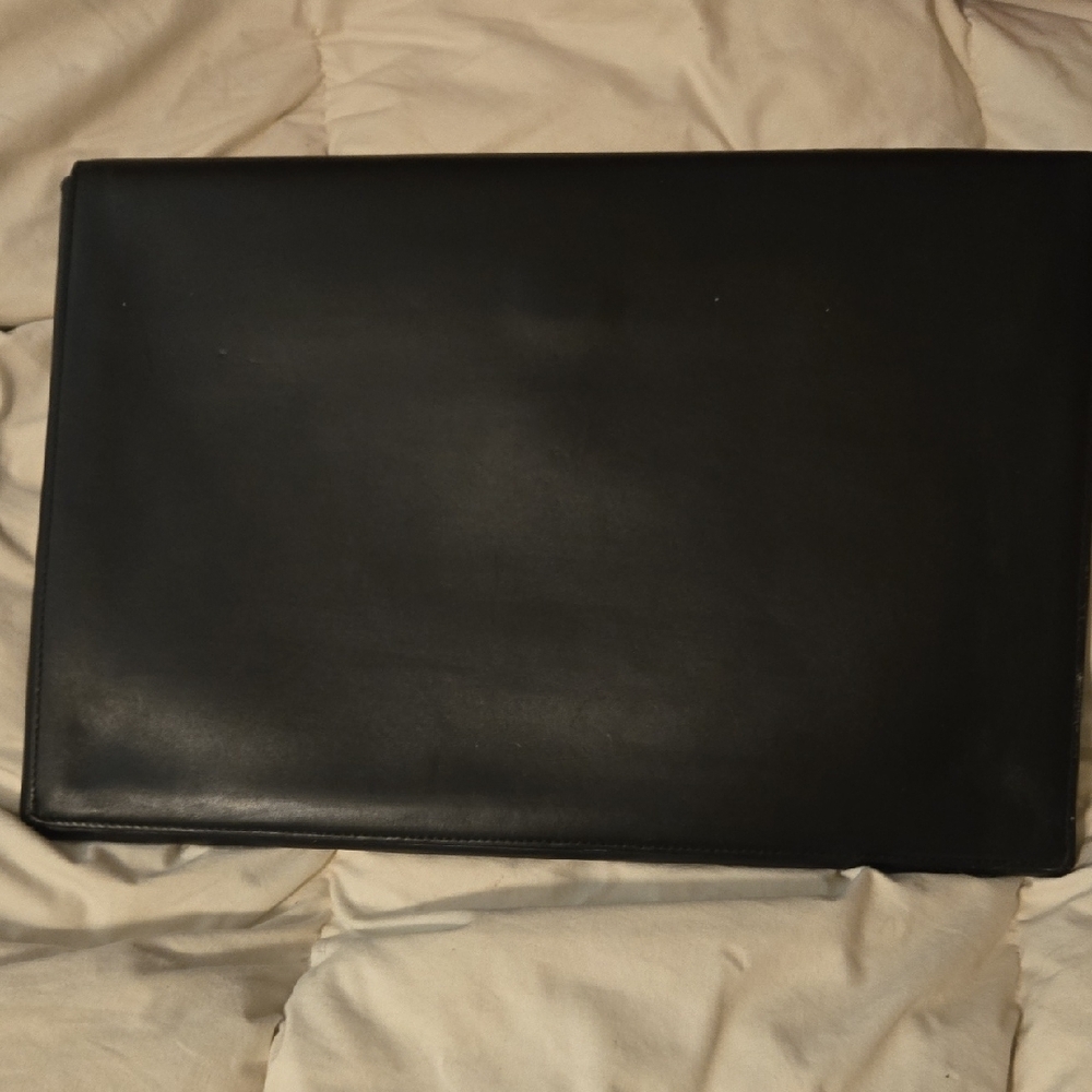 Gucci Elegant Black Leather Clutch Portfolio - Picture 3 of 11
